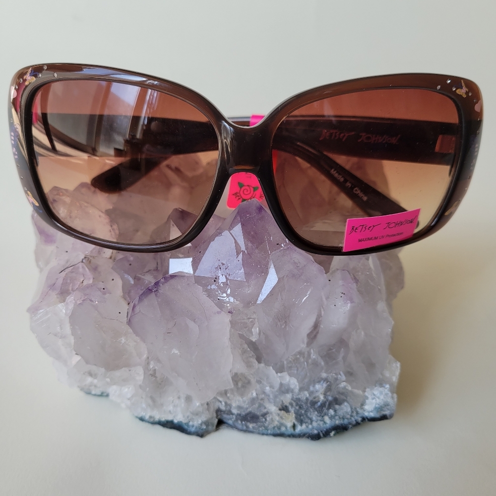Betsey Johnson Sunglasses - Picture 5 of 6